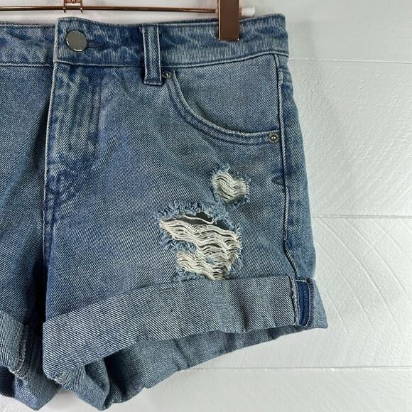 VOLCOM Light Wash Denim Boyfriend Fit Distressed Rolled Cuff Jean Shorts Size 24 - Picture 7 of 10